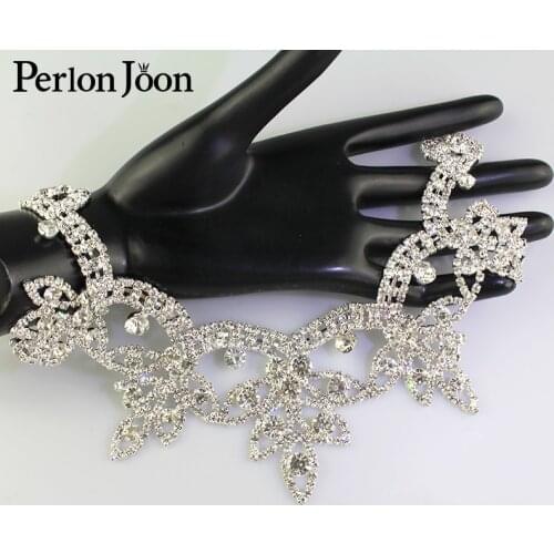 6.5*4.7 in Five Leaf Crystal Neckline Sew-on Rhinestone Adornment for Wedding Dress Skirt Flashing Clothing Accessories YL013