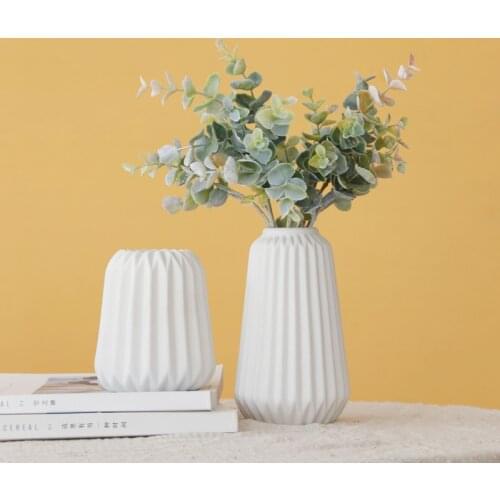 1pcs Origami Shaped White Ceramic Vase Nordic Modern Tabletop Vase Porcelain Creative Home Decoration Accessories Office Decor