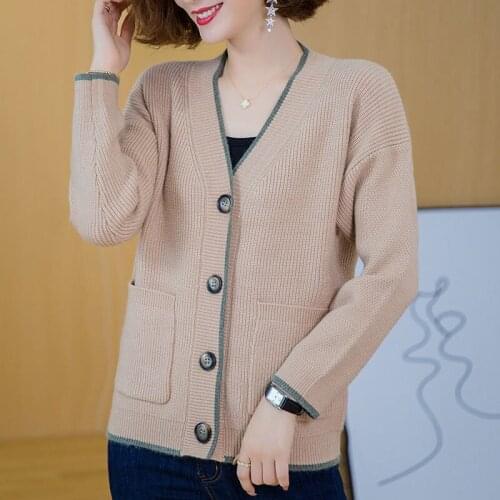 Spring and Autumn 2021 new womens short sweater coat knitted cardigan with long sleeves v-neck solid color top women