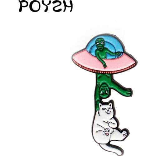 Alien attacks on cats Enamel Brooch fat cat Green legendary animal upside down UFO Lapel Pin Denim jackets Punk badge jewelry