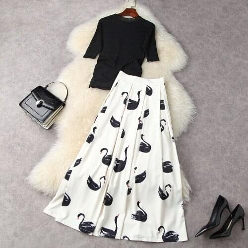 European and American womens wear for spring 2021 Short-sleeved knit sweater pleated skirt swan print Fashion suits