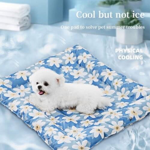 Pet Ice Mat Summer Cooling Mat Breathable Ice Silk Sofa Ice Mat Suitable for Small and Medium-sized Cat and Kennels Pet Supplies