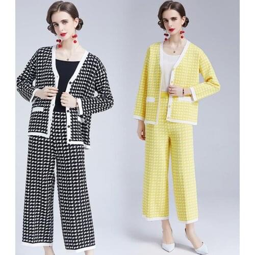 French gentle style color matching V-neck cardigan knit two-piece womens early autumn 2021 simple wide-leg pants temperament su