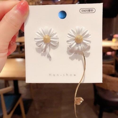 New Retro Sweet Tulips Flower Alloy Dangle Earrings Asymmetry Joker Simple DaisyDrop Earring Bijoux Accessory Wholesale