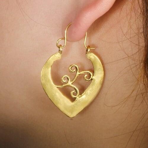 Tocona Fashion Jewelry Vintage Gold Metal Hollow Heart Hanging Dangle Earrings Women Vine Carved Flower Statement Earrings 6987