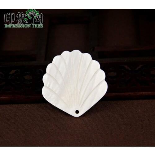 4Pcs 38x37mm White Shell Carven Shell Shape Pendant Smooth Side Shell Charms Handmade Necklace Charms DIY Jewelry Making 1908