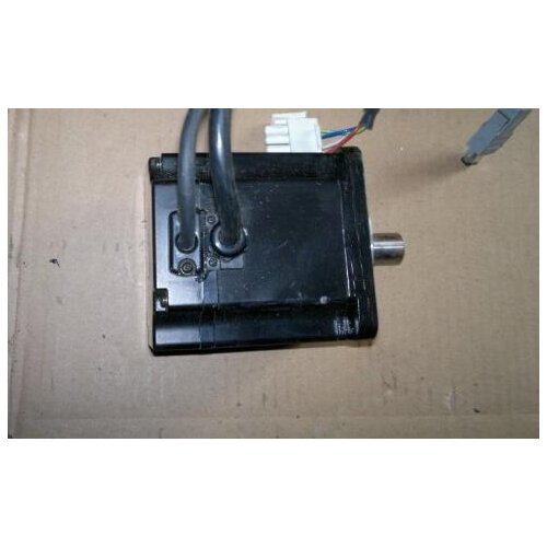 SGMPH-04ABA-SW11 SERVO MOTOR , used in good condition . 80% appearance new , good working , free shipping
