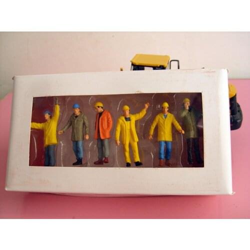 1:50 construction worker figure with cap