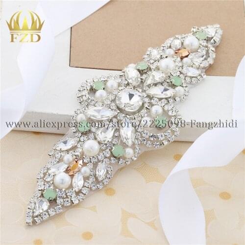 30pieces)Handmade Hot Fix Crystal Sew On Pearls Green Opal Bridal Sliver Emerald Rhinestone Applique for Wedding Sash and Belt