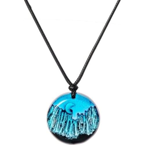 667E Handmade Micro Landscape Transparent Resin Art Pendant Snow Mountain Moon Round Pendant Necklace Fashion Jewelry Unisex