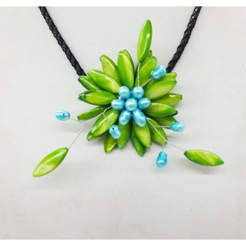 Free Shipping. Bosnian Style Lady Shell Flower Necklace