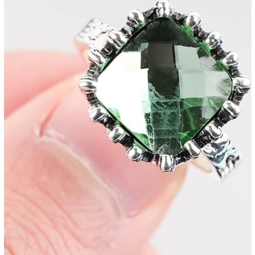 Vintage Green Square Stone Rings for Women Luxury Carving Wedding Engagement Ring Friend Best Souvenir Gift Charm Jewelry