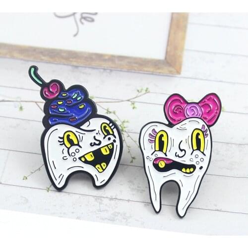 Funny tooth face brooch Cartoon colorful bow with shiny expression personality badge Denim leather sweater accessories Creative