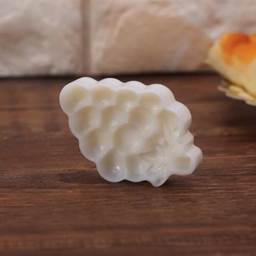 Mooncake Mold 25g Or 50g Hand Press Cookie Stamps Cookie Cutters Pastry Tool Moon Cake Maker with 3D Grape Shape Pattern