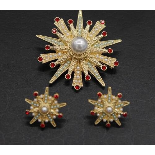 2021 New Creative Design Eight Star Combination Female Personality Suit Accessories Pearl Brooch Pin Female