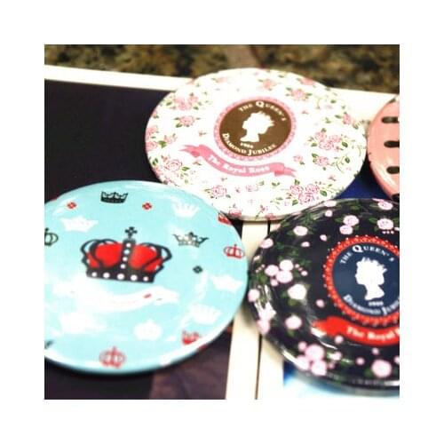 1pcs/lot Vintage Crown Badge Pin Button broochs fun pin badge Kids gift Cute Waiter Act Loving