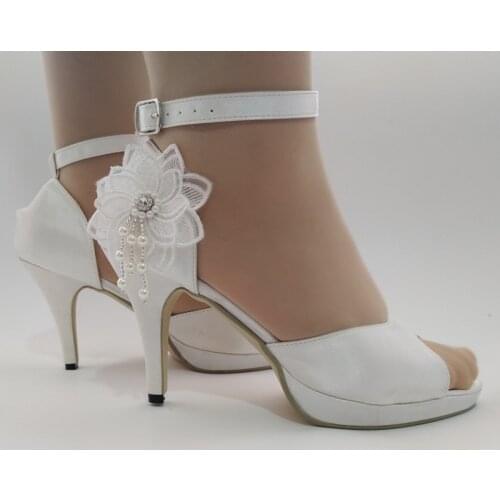 BaoYaFang Fashionable and sweet white lace flower sandals with one button bridesmaid dress shoes