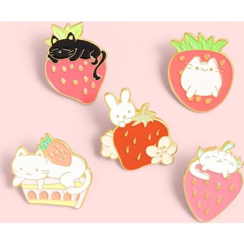 Delicious Sweet Strawberry Cake Metal Enamel Brooch Cartoon Cute Cat Shape Badge Fashion Simple Lapel Backpack Jewelry Gift