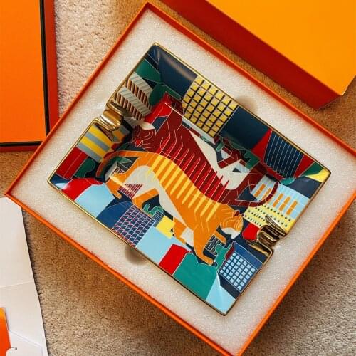 European style Ashtray horse tiger various Pattern Ceramic Bone China Cigar Ashtray Cigarette ashtray Storage tank