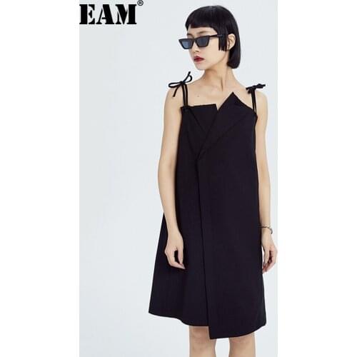 [EAM] Women Black Irregular Pleated Spaghetti Strap Dress New Sleeveless Loose Fit Fashion Tide Spring Summer 2021 1X653