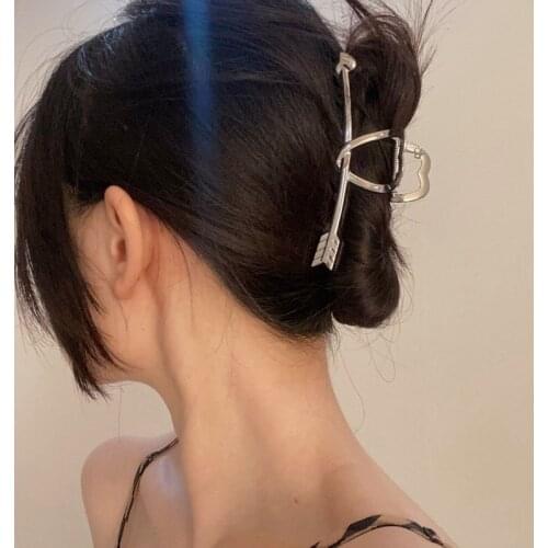 South Koreas new Dongdaemun One arrow through the heart arrow love simple metal clip claw clip shark clip hairpin