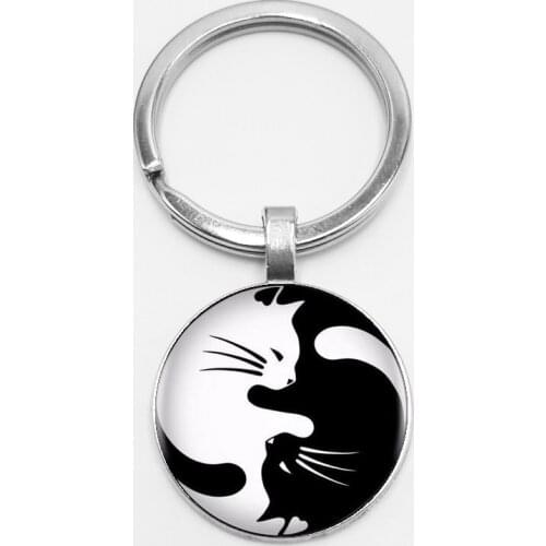 Fashion 2018 New Black and White Two Cat Glass Key Chain Black and White Cat Key Ring Pendant To Map Private Custom