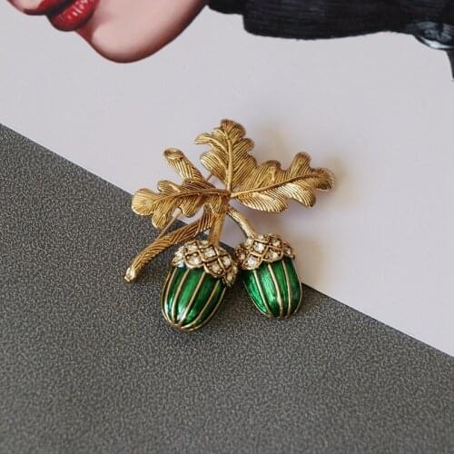 Copper material gilded vintage palace style three-dimensional plant mature fruit dinner cardigan brooch womens jewelry