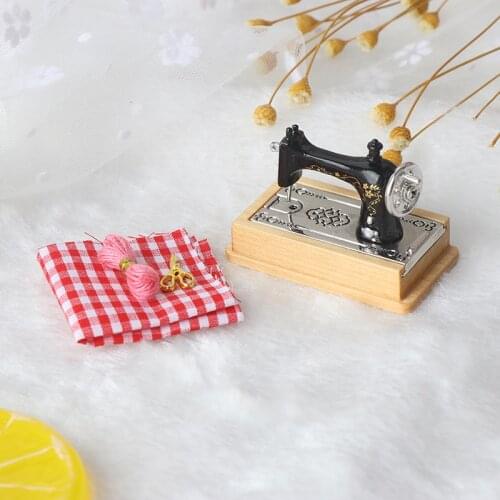 Kids Dollhouse Decor Wooden Sewing Machine with Thread Scissors Accessories for Dolls House Toys for Girls Miniature Furniture