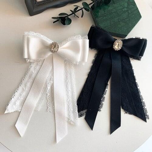 Korean Ribbon Bow Tie Brooch Fabric Lace Rhinestone Necktie Shirt Collar Pins and Brooches Luxulry Jewelry for Women Accessories