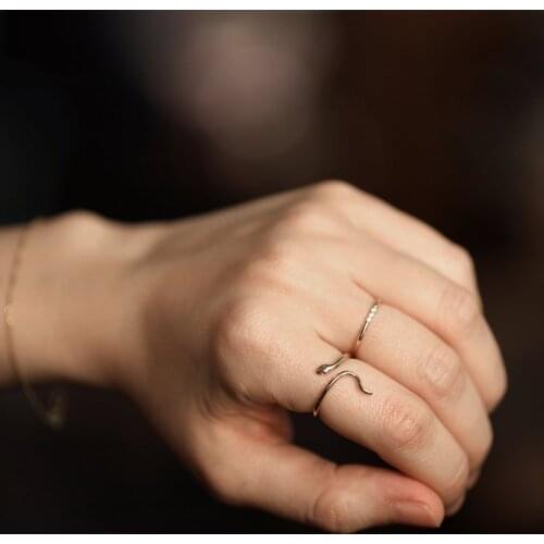 2021 New Style Tiny Animal Warp Snake With Red Green Cz Paved Open Band Rings For Women Girl Charm Open Adjusted Fashion Jewelry