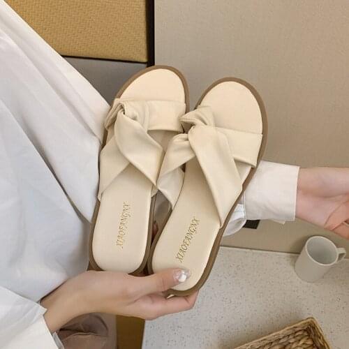 2021 Women Slippers Summer Pleated Upper Fashion Wear-resistant Office Flat Shoes Summer New Sandy Beach Slids Women Shoes 35-40