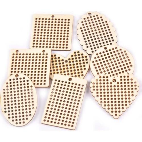 5Pcs Heart/Circle Shaped Wooden Pendant For Scrapbook Embellishment Home Decor Handmade Diy Cross Stitch Hole Carved Wood Crafts