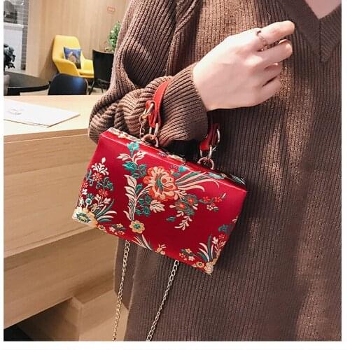 Evening Bag Women Embroidered Flower Flap Bag Fashion Designer PU Leather Chains Messenger Bag Ladies Bolsos Mujer