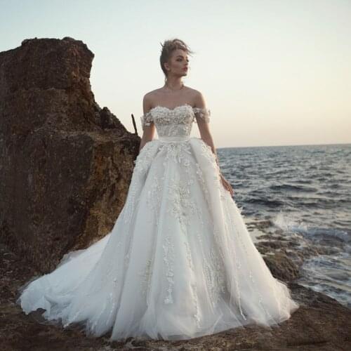 2018 New Vestido de noiva Romantic Beach Off White Wedding Gowns Off the Shoulder Lace Appliqued Bridal Gowns Robe de mariee