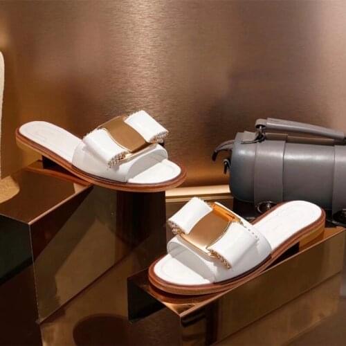 New Slippers Women Butterfly-knot Flat Shoes Femme Pantoufles Casual Beach Summer Shoes Woman Metal Buckle Pantoufle Femme Ete