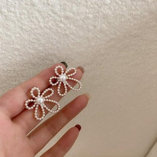 2020 New Fashion Rhinestone Pearl Hollow Flower Big Stud Earrings For Women Girls Vintage Simple Temperament Oorbellen Jewelry