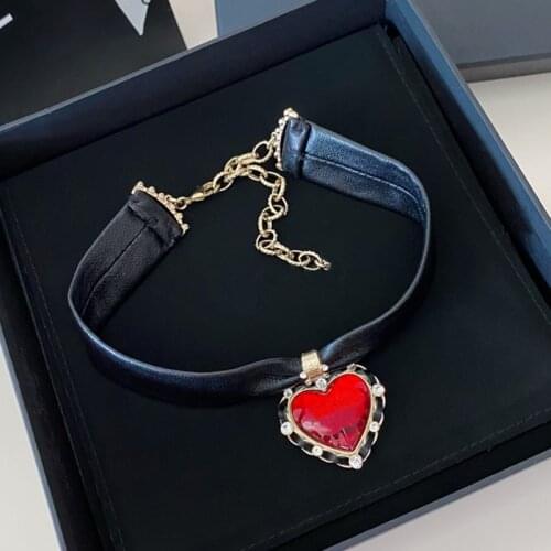 New luxury brand top quality fashion jewelry women heart pendant necklace suede choker short necklace party accessories gift