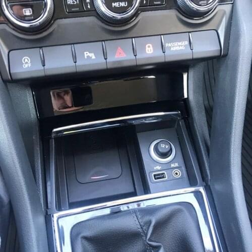 Car QI wireless charger for Skoda Kodiak 2017 2018 2019 wireless phone charger charging plate phone holder accessories for iPhon