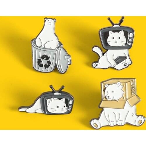Cute Cat Polar Bear On TV Girl Favorite Enamel Pin Lapel Pins Badges Brooch Pin Jewelry Accessories Friends Gift Wholesale