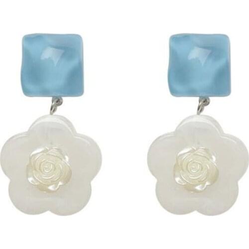 Korean Temperament Simple Clear Flower Earrings Elegant Womens Resin Drop Earrings Fashion Party Jewelry