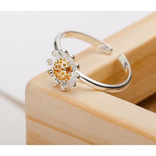 Cute Vivid Daisy Yellow Stamen Veined Petals Lovely Open Silver Plated Adjustable Rings For Women