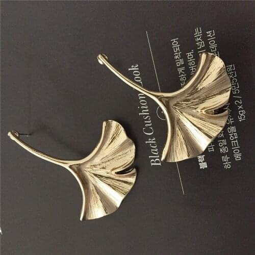 High Quality Elegant Ginkgo Leaf Earrings Gold Color Leaf Shape Stud Earrings for Trendy Women Party Jewelry Best Gift for Mom