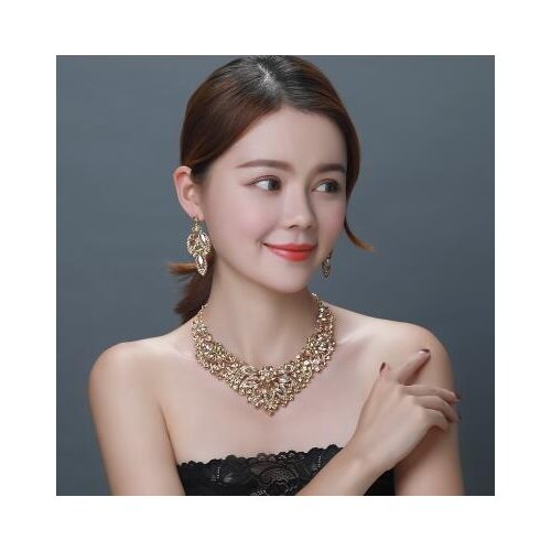 3 Europe and the United States Crystal Necklace girl clavicle exaggerated luxury Korean version of fashion ornaments Retro 2