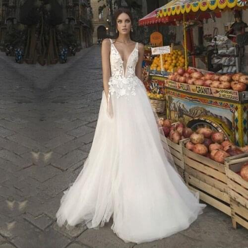 Latest Charming Ivory Lace A Line Bridal Wedding Gowns Sleeveless V Neckline Backless Wedding Dress for Bride Appliqued On Sale