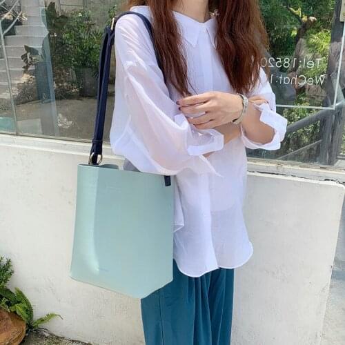 South Koreas Dongdaemun New Fashion Minimalist Hit Color One Shoulder Bucket Bag Commuter Womens Bag Leisure Diagonal Handbag