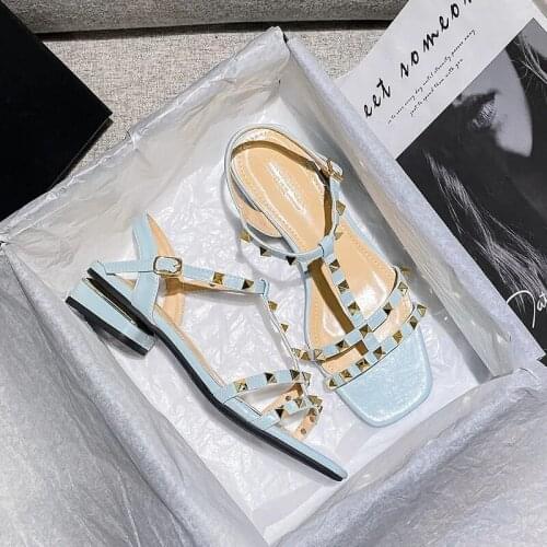 2021 New Plus 43 High Quality V Flat Shoes Women Seaside Jelly Shoes Non-slip Rivets Studs Sandals Fashion Designer Shoes Women