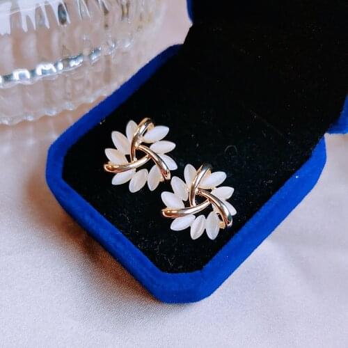 Elegant and Exquisite Opal Petal Circle Stud Earrings For Woman 2021 New Classic Jewelry Luxury Party Girls Unusual Earrings