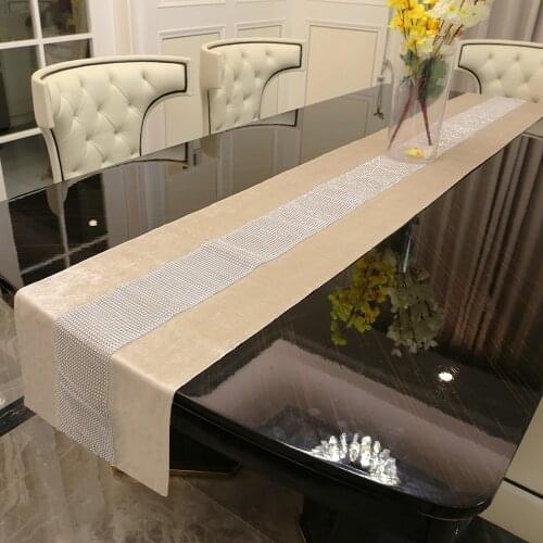 New Luxury Table Runner with Diamond Table Runner Modern Ivory Tea Table Cloth with Silver Rhinestone Fashion Wedding Decoration