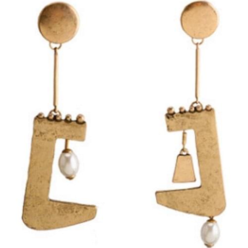 Personality Earrings 2018 asymmetrical earrings pearl earrings wholesale long geometric C Earrings accessories ladies
