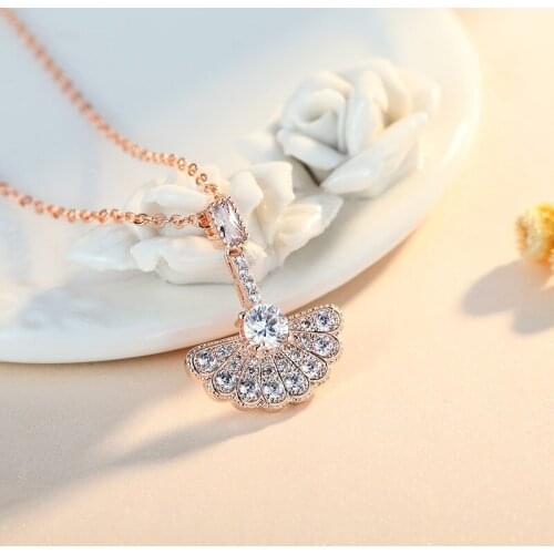 New Fashion Trendy Personalized Necklace Female 18K Gold Zircon Full Diamond Fan-Shaped Clavicle Chain Necklace Wholesale